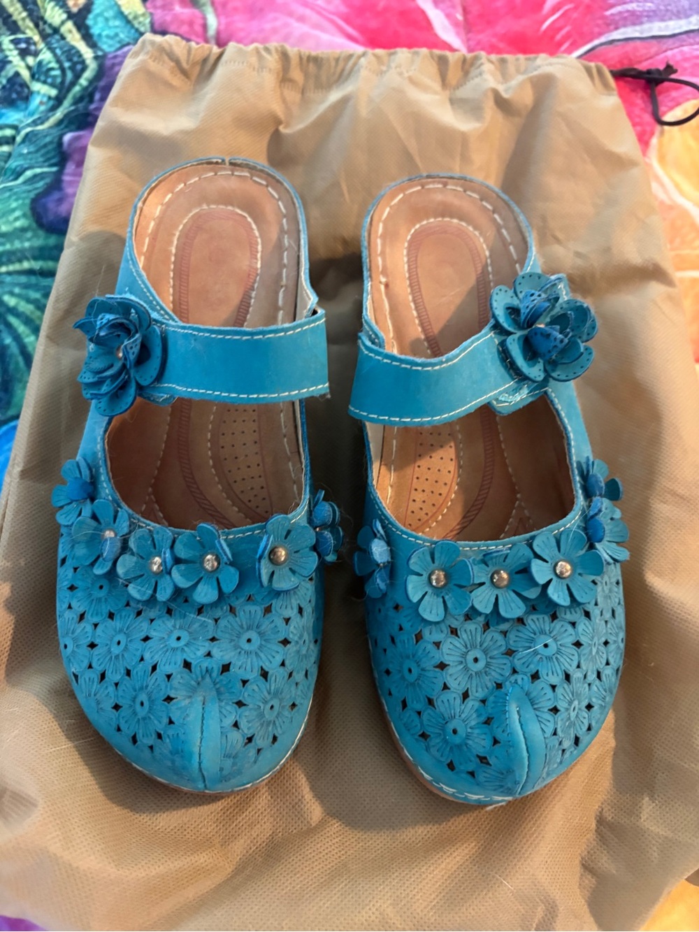 Sz61/2 Turquoise Floral Cutout Slip-On clogs, Velcro adjustable strap